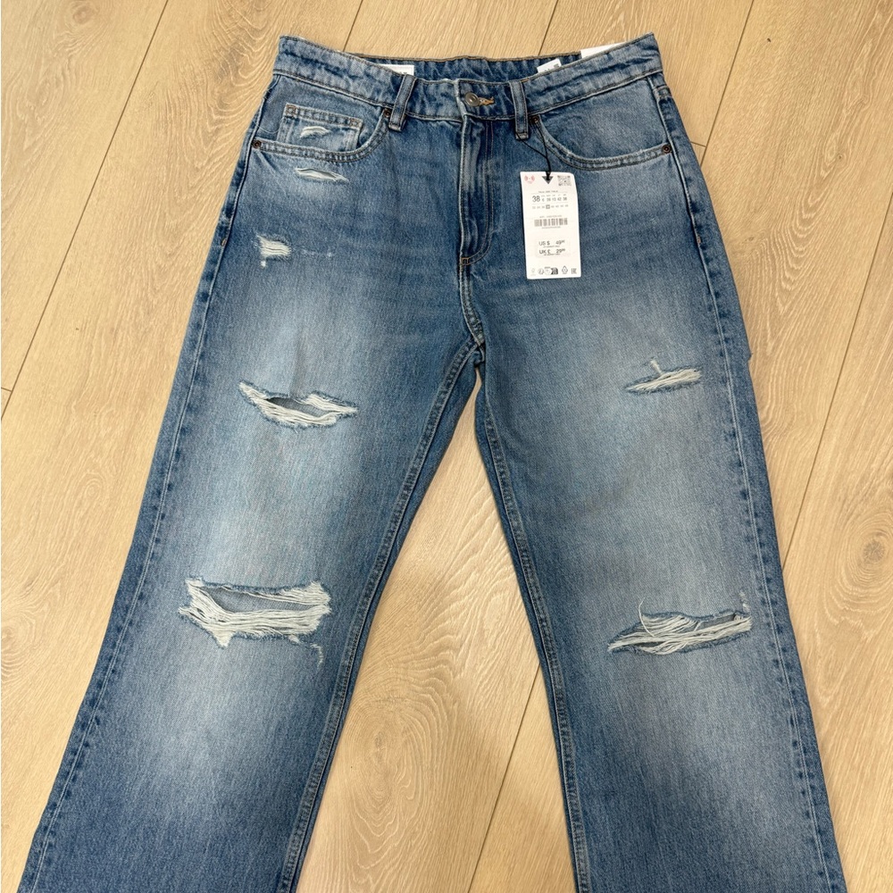 Zara women’s Relaxed Fit Distressed Blue Jeans